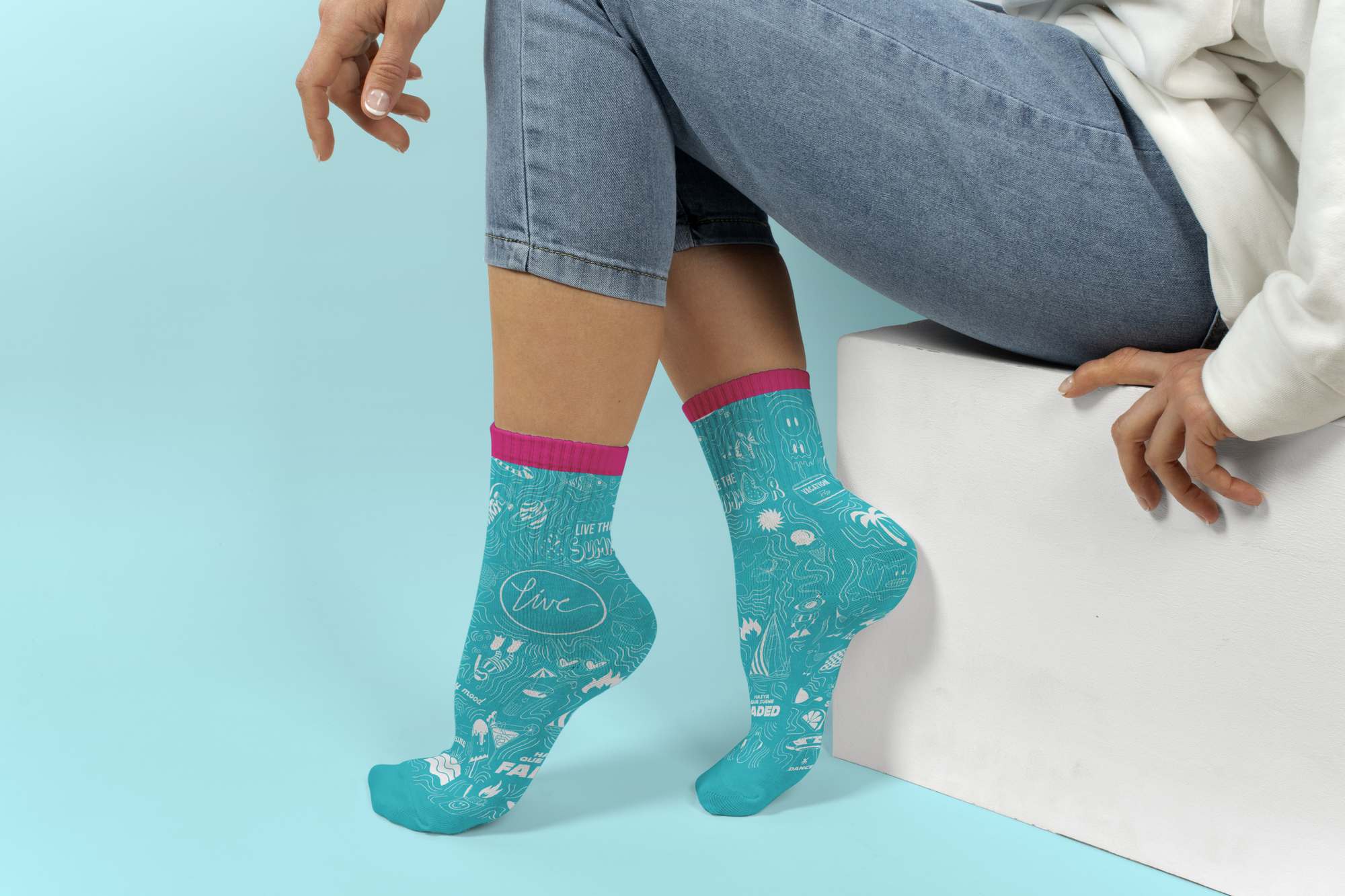 Calcetines blancos con dibujo blanco